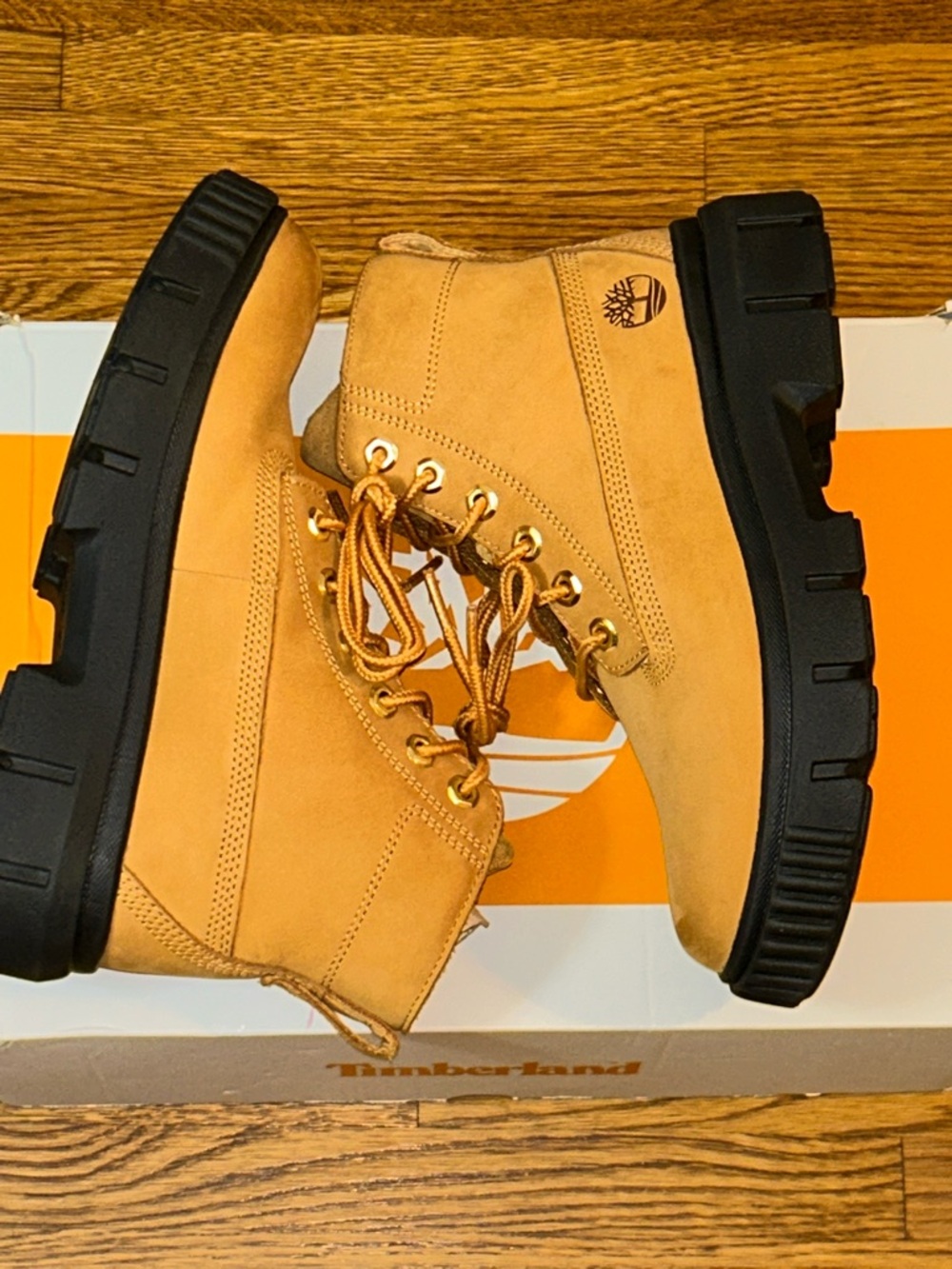 Stylish Women’s Timberland Boots - Picture 5 of 10